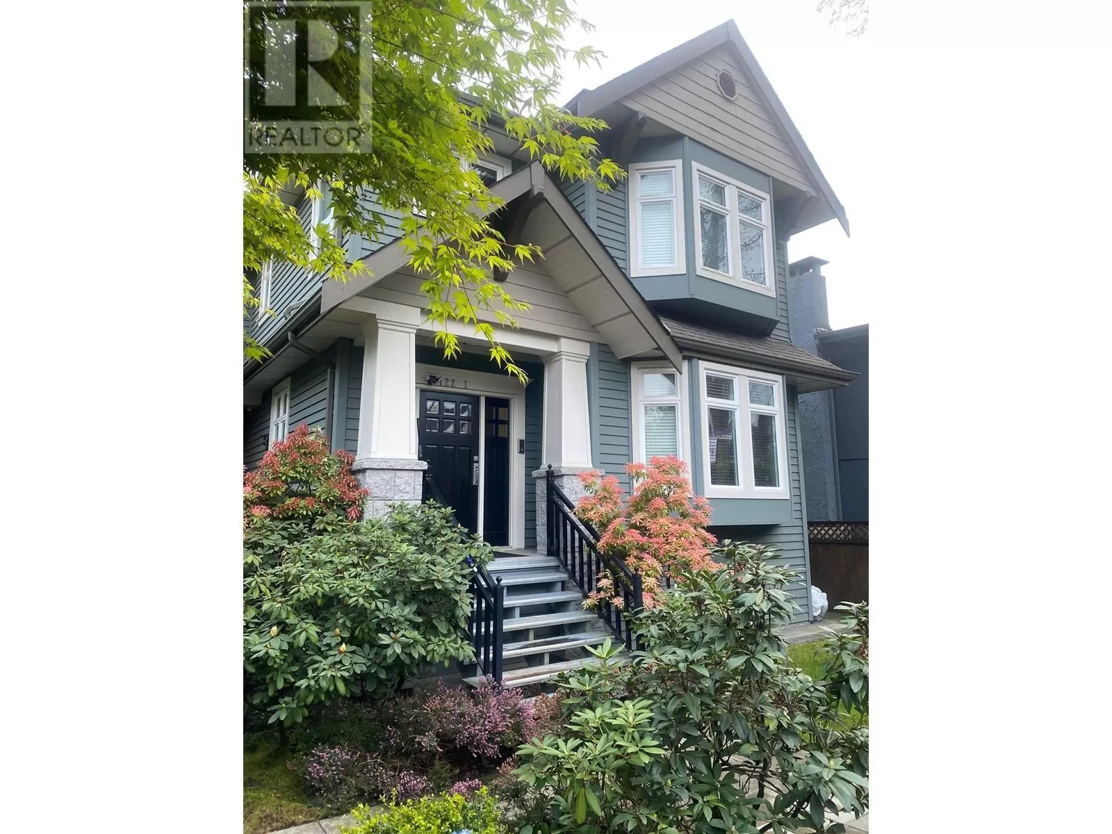 Duplex for rent: 1 122 W 12th Avenue, Vancouver, British Columbia V5Y 1T7