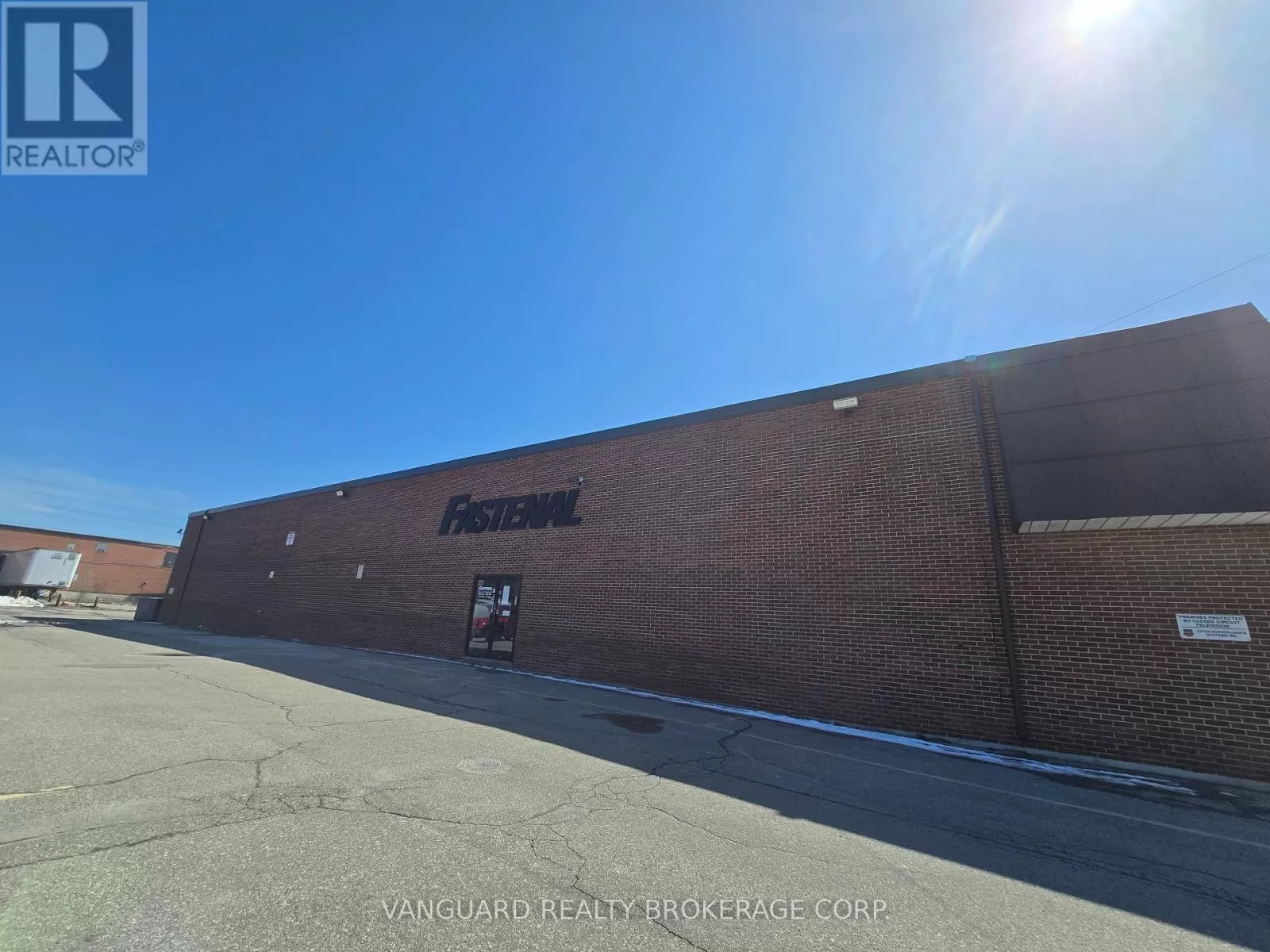 Multi-Tenant Industrial for rent: 1 - 145 City View Drive, Toronto, Ontario M9W 5B1