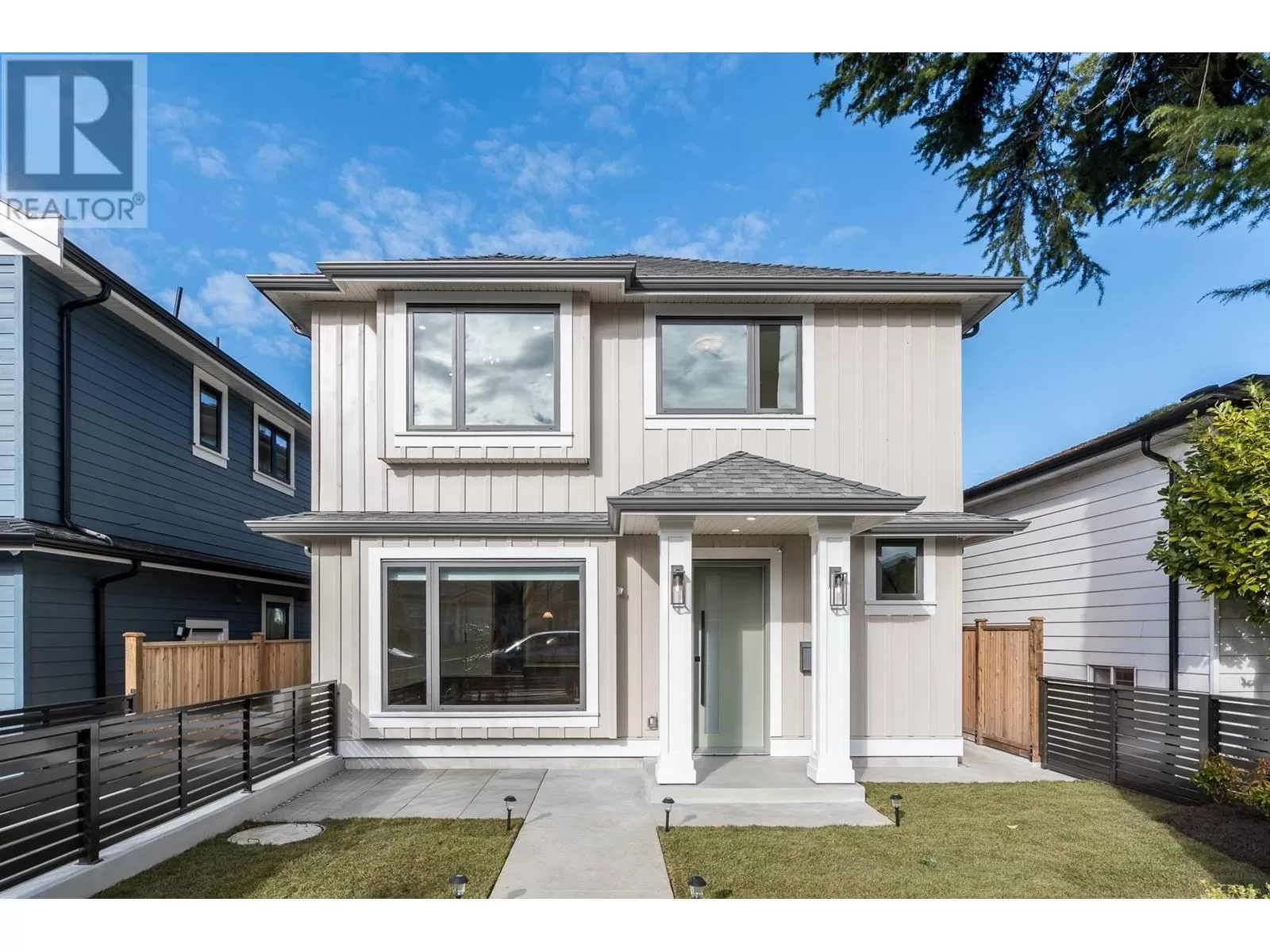 Duplex for rent: 1 3133 E 19 Avenue, Vancouver, British Columbia V5M 2T2