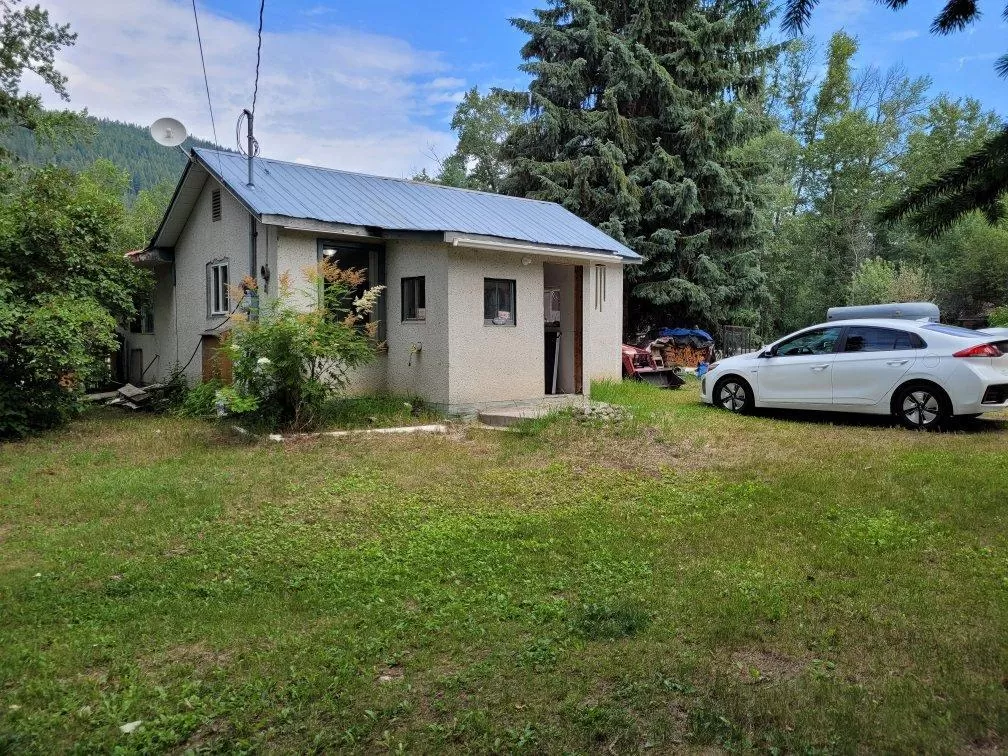 House for rent: 1 - 9006 Moyie Avenue, Yahk, British Columbia V0B 2P0