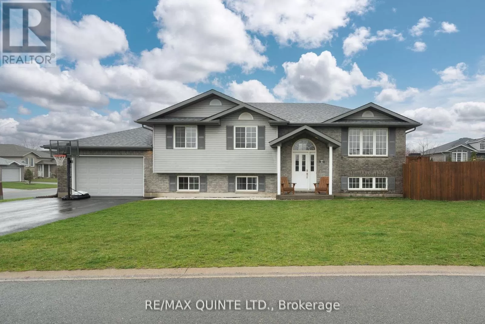House for rent: 1 Ridgeview Lane, Quinte West, Ontario K8V 5P8