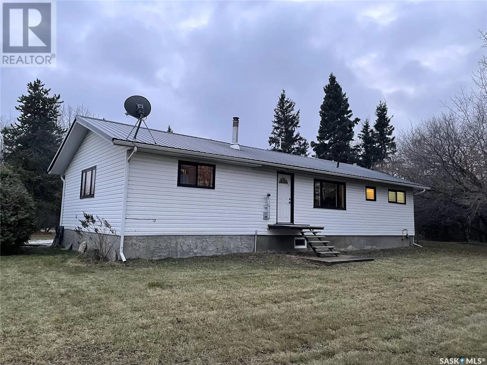 House for rent: 10 Acres South Of Meadow Lake, Meadow Lake Rm No.588, Saskatchewan S9X 1Y5