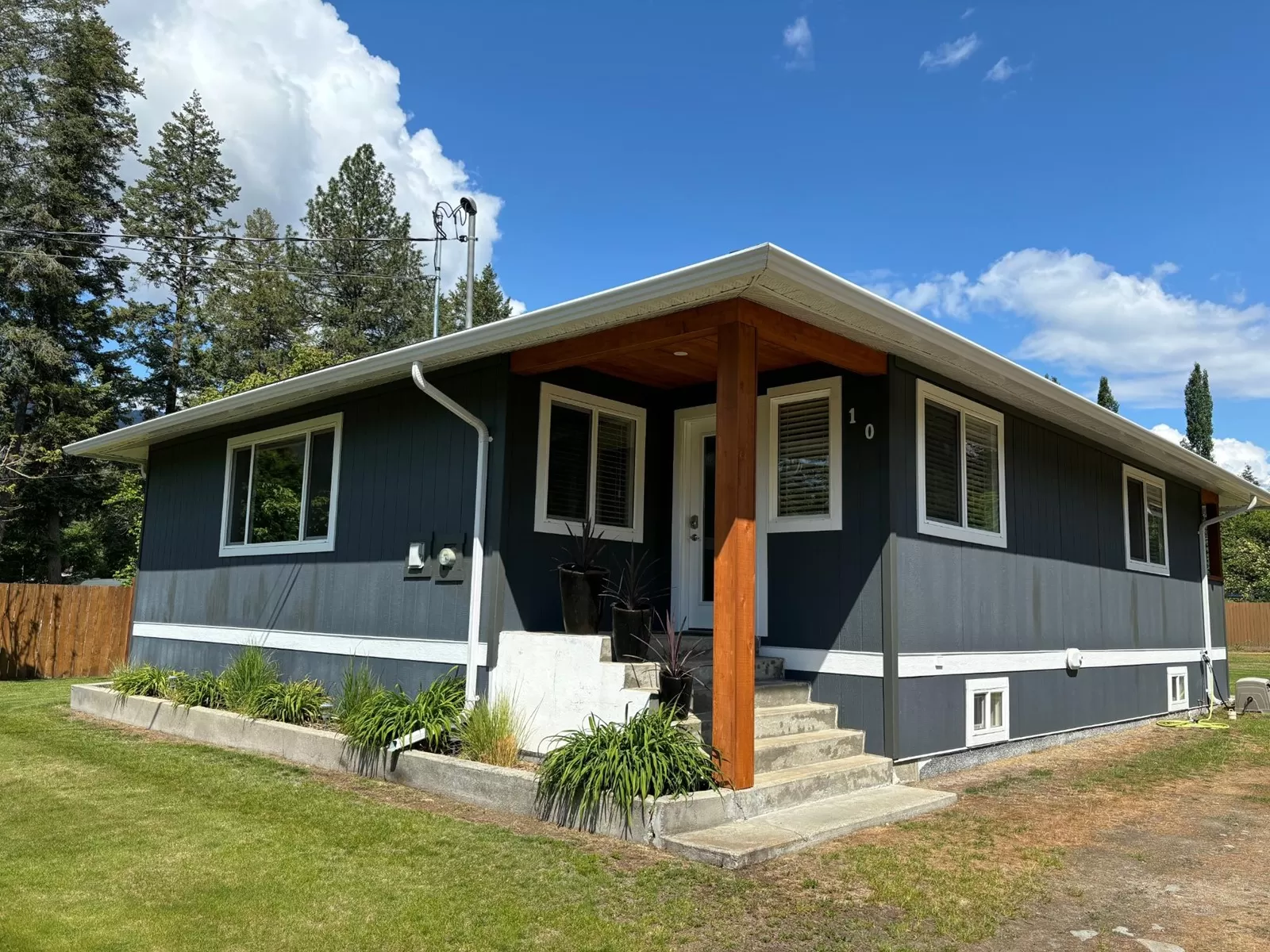 House for rent: 10 Skands Road, Christina Lake, British Columbia V0H 1E2