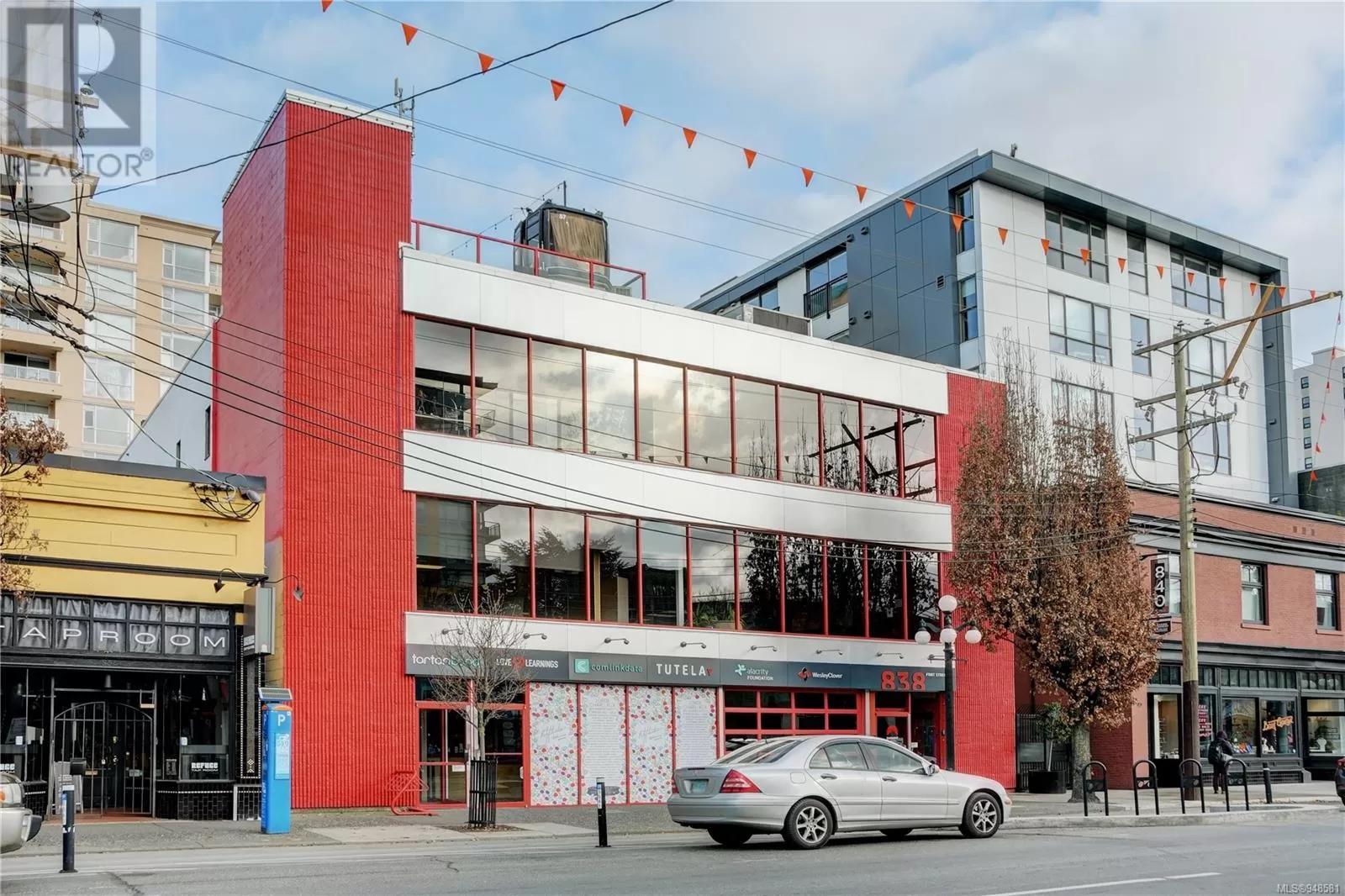 Commercial Mix for rent: 100 838 Fort St, Victoria, British Columbia V8W 1H8