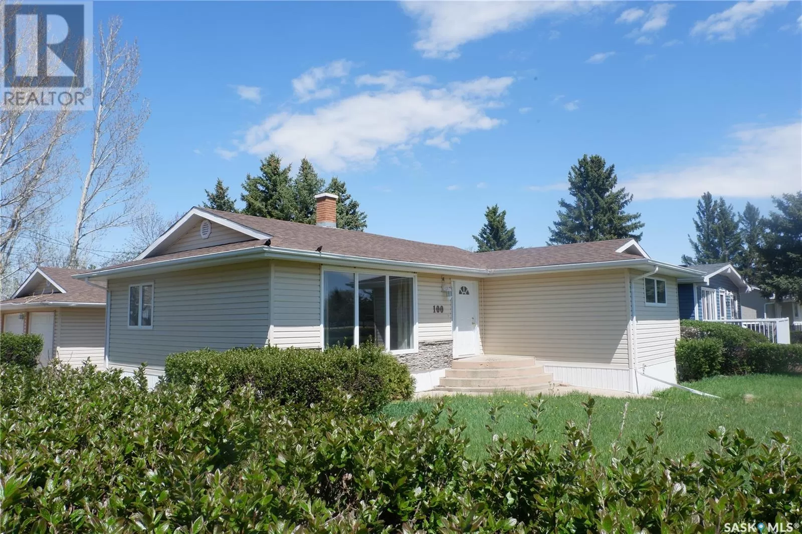 House for rent: 100 Wood Crescent, Assiniboia, Saskatchewan S0H 0B0