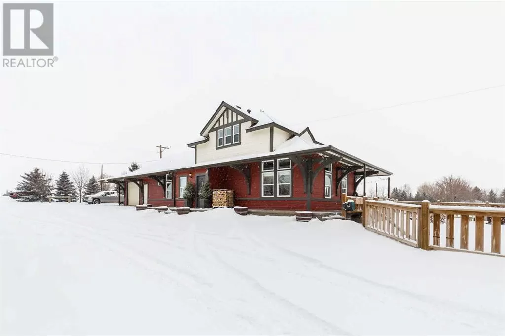 House for rent: 100021 Range Road 220, Rural Lethbridge County, Alberta T0K 0T0