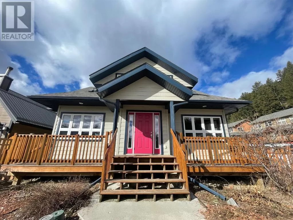 House for rent: 1002 Poplar Avenue, Jasper, Alberta T0E 1E0