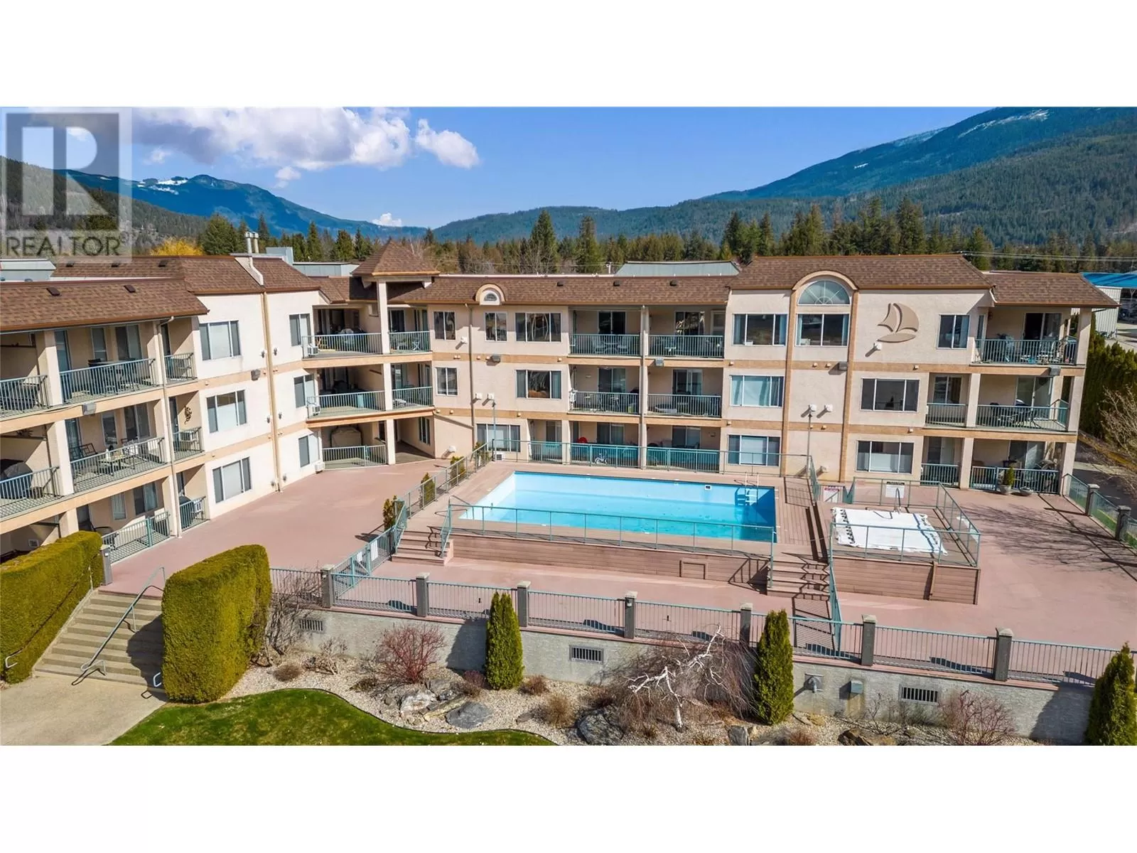 Apartment for rent: 1002 Riverside Avenue Unit# 303, Sicamous, British Columbia V0E 2V0