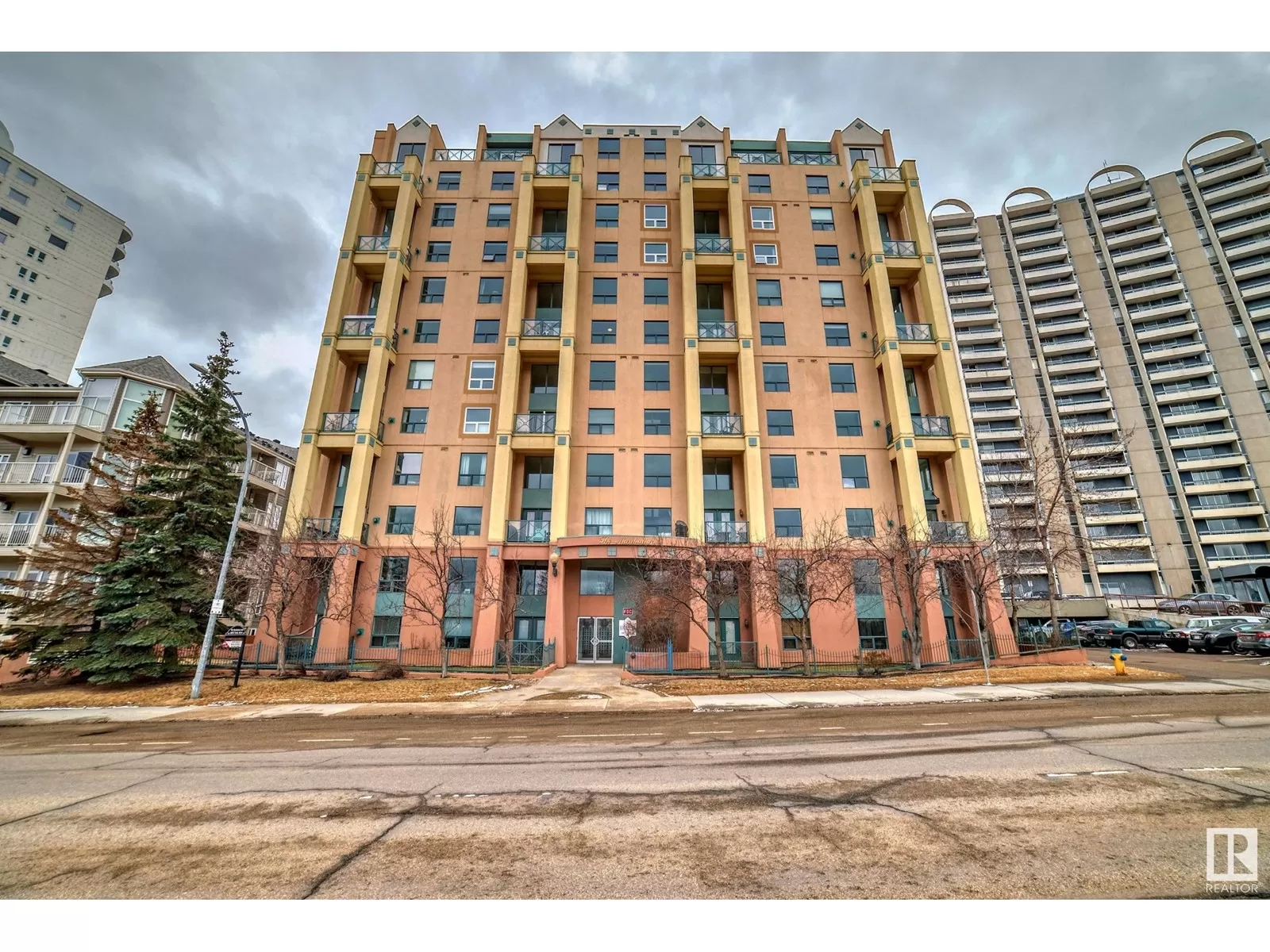 Apartment for rent: #101 10855 Saskatchewan Dr Nw, Edmonton, Alberta T6E 6T6