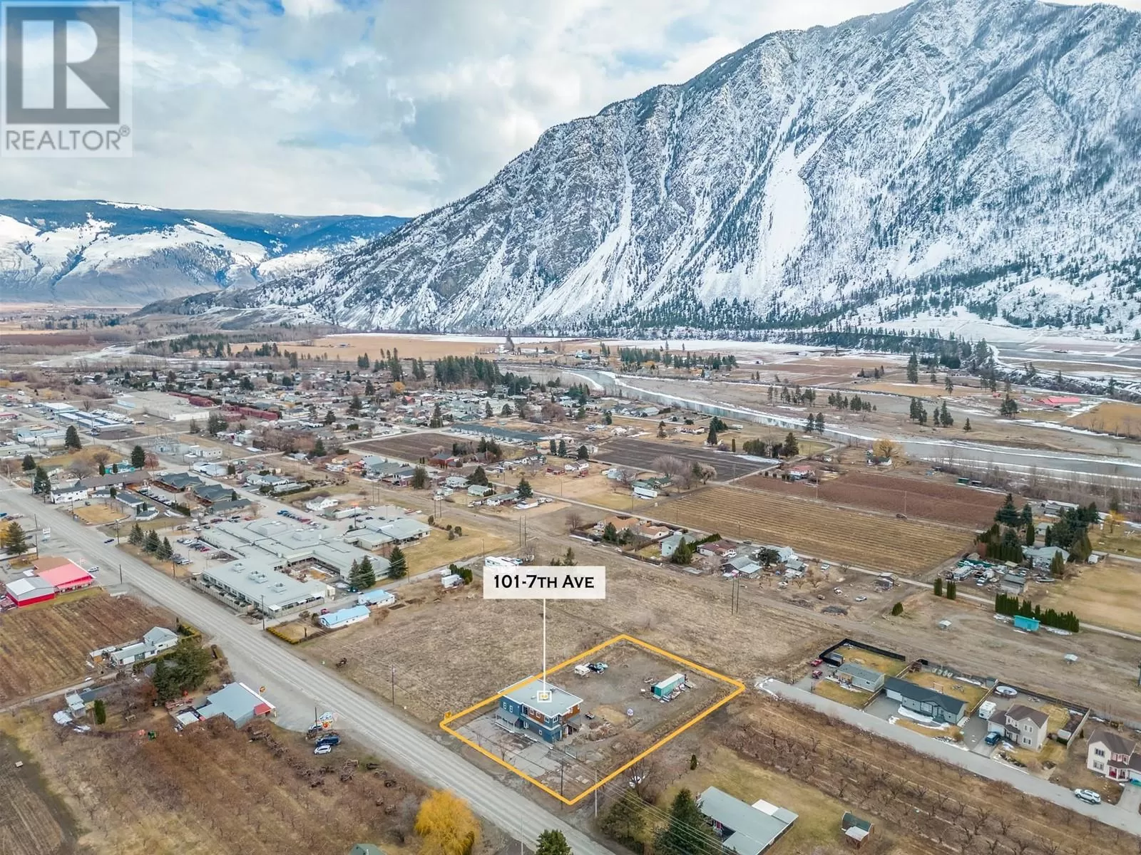 Residential Commercial Mix for rent: 101 7th Avenue, Keremeos, British Columbia V0X 1N3