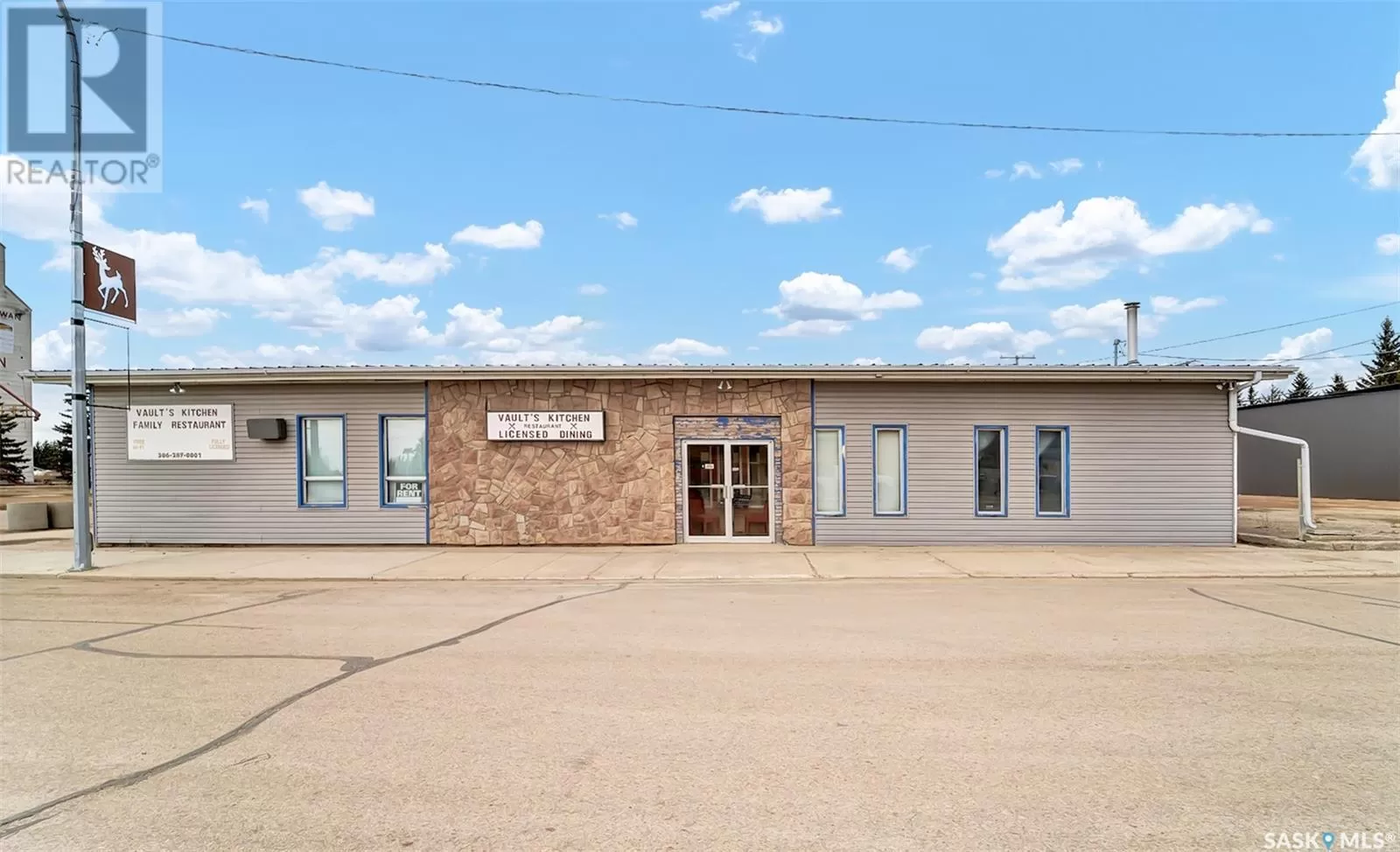 Retail for rent: 101 Railway Avenue W, Watson, Saskatchewan S0K 4V0