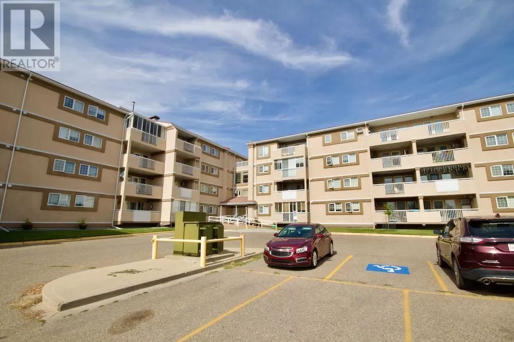 Apartment for rent: 102, 22 Park Meadows  Se, Medicine Hat, Alberta T1B 4E8