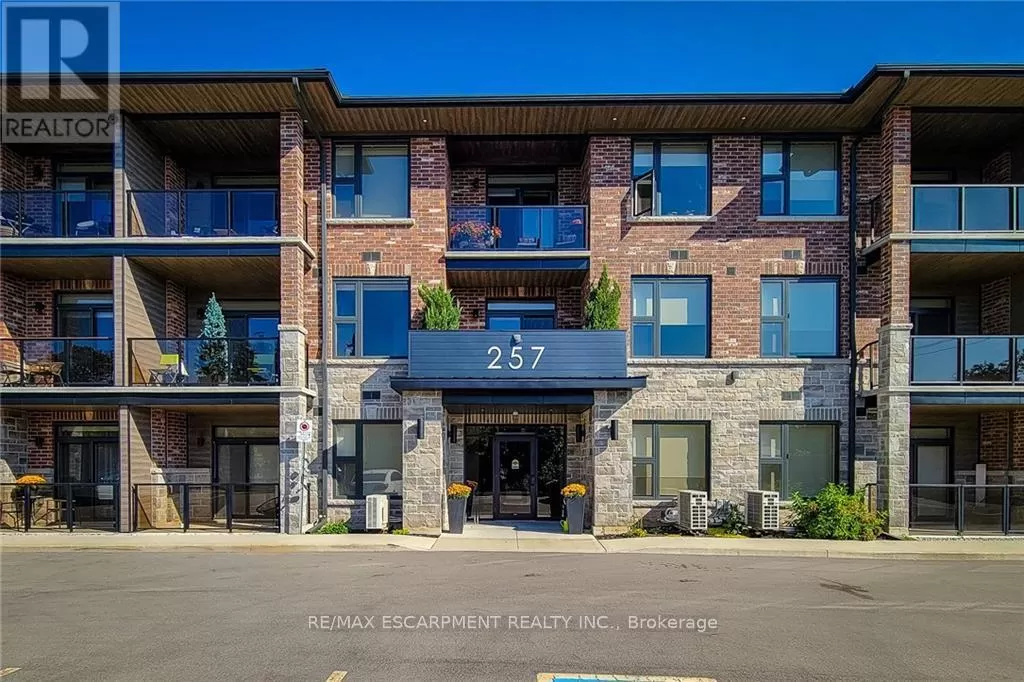 Apartment for rent: 102 - 257 Millen Road, Hamilton, Ontario L8E 2H1