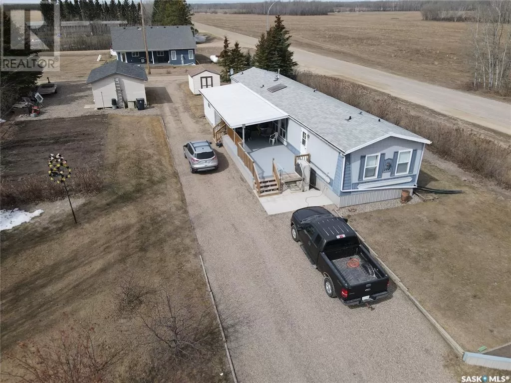 Mobile Home for rent: 102 2nd Avenue Sw, Dorintosh, Saskatchewan S0M 0T0