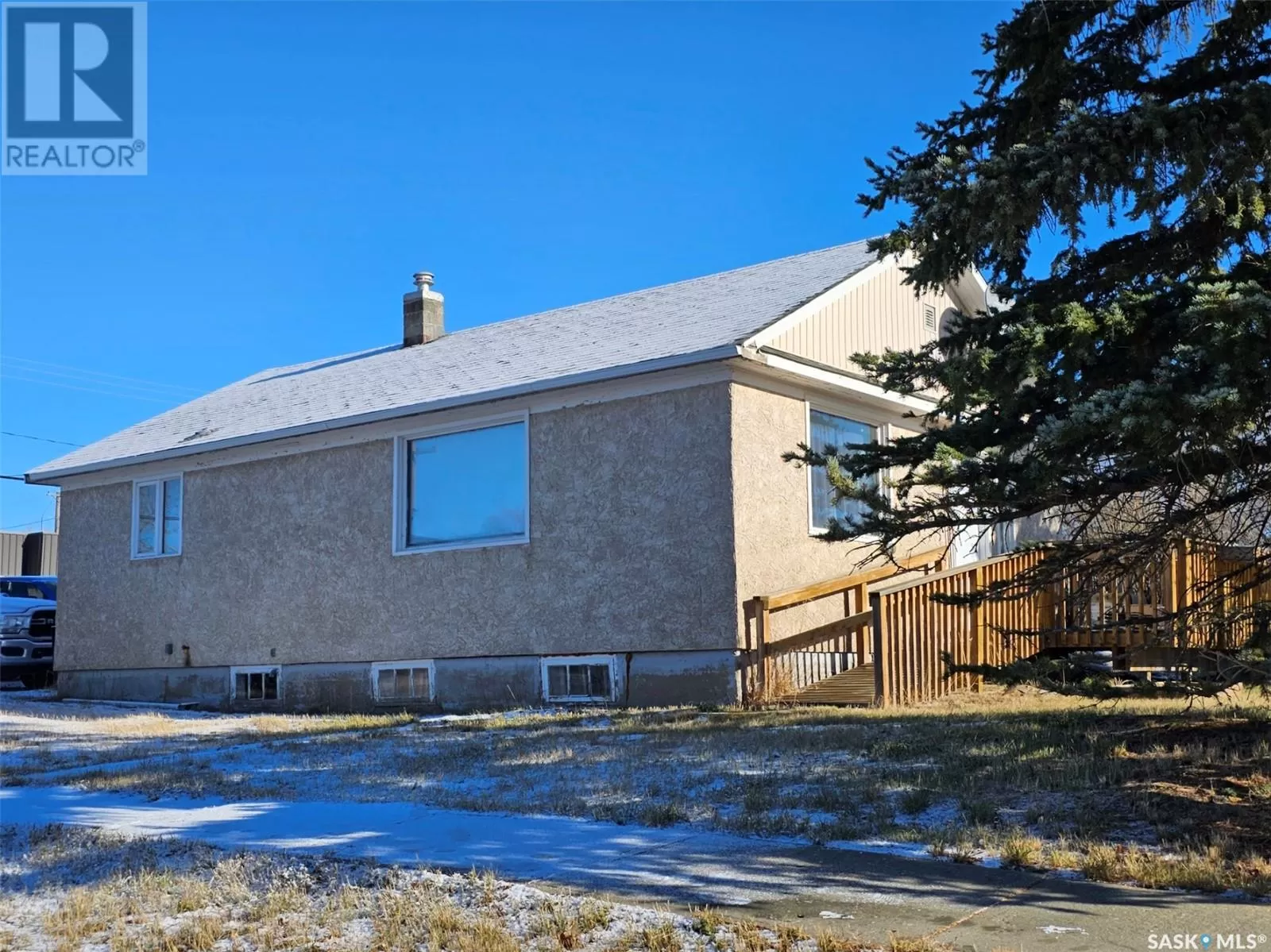House for rent: 102 Dominion Avenue, Kincaid, Saskatchewan S0H 2J0