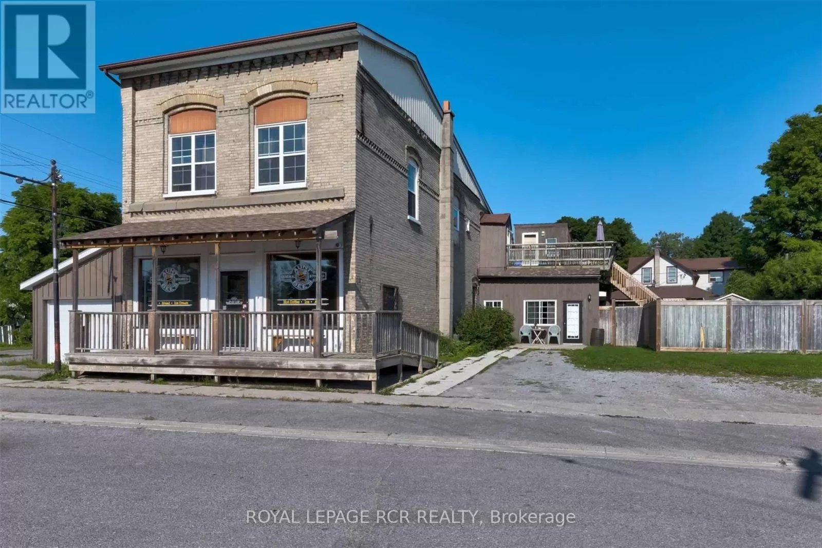 Triplex for rent: 102 River St, Scugog, Ontario L0C 1G0