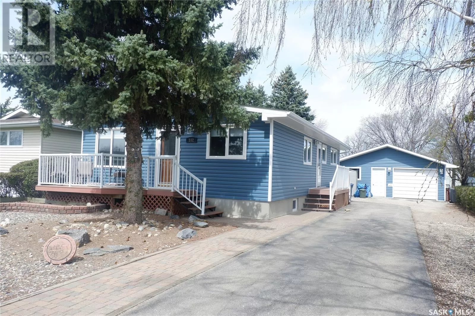 House for rent: 102 Wood Crescent, Assiniboia, Saskatchewan S0H 0B0