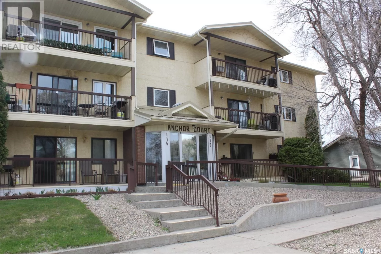 Apartment for rent: 103 115 8th Street, Weyburn, Saskatchewan S4H 1E1