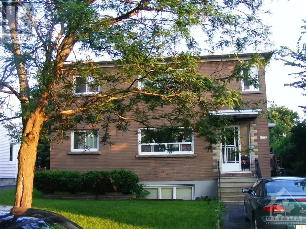 Triplex for rent: 1038 Secord Avenue, Ottawa, Ontario K1H 8C3