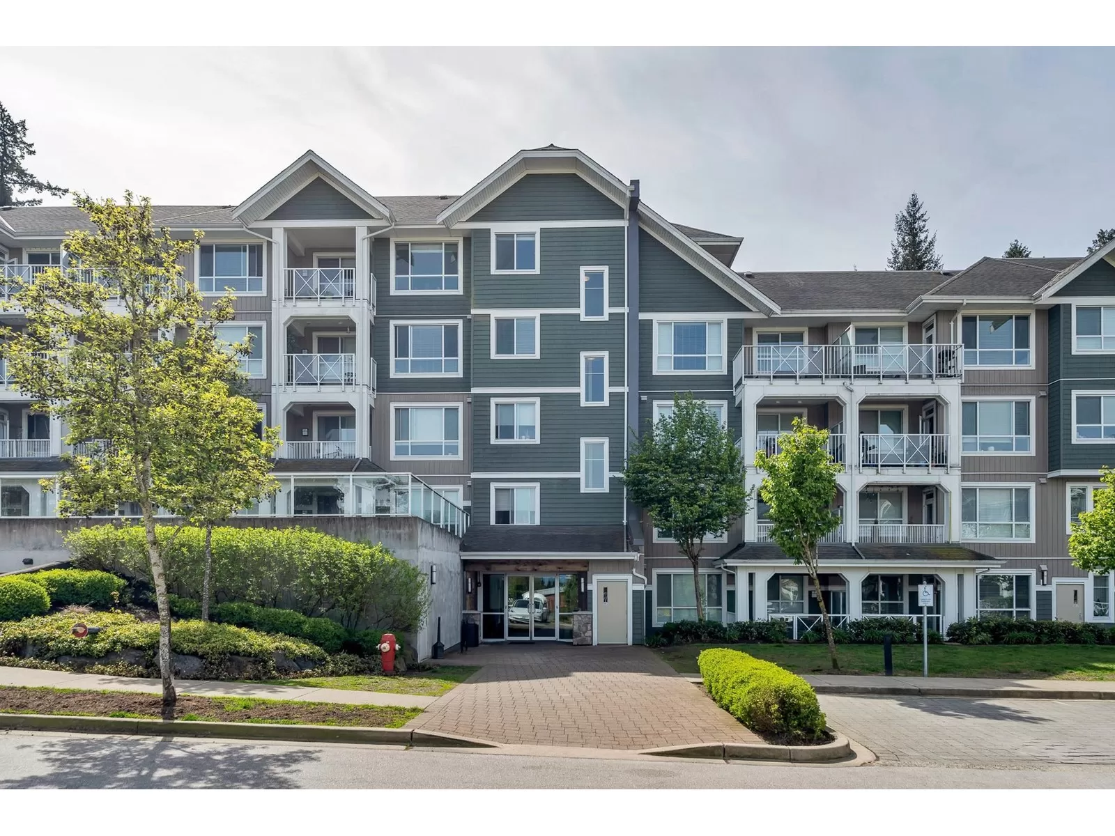 Apartment for rent: 104 16388 64 Avenue, Surrey, British Columbia V3S 6X6