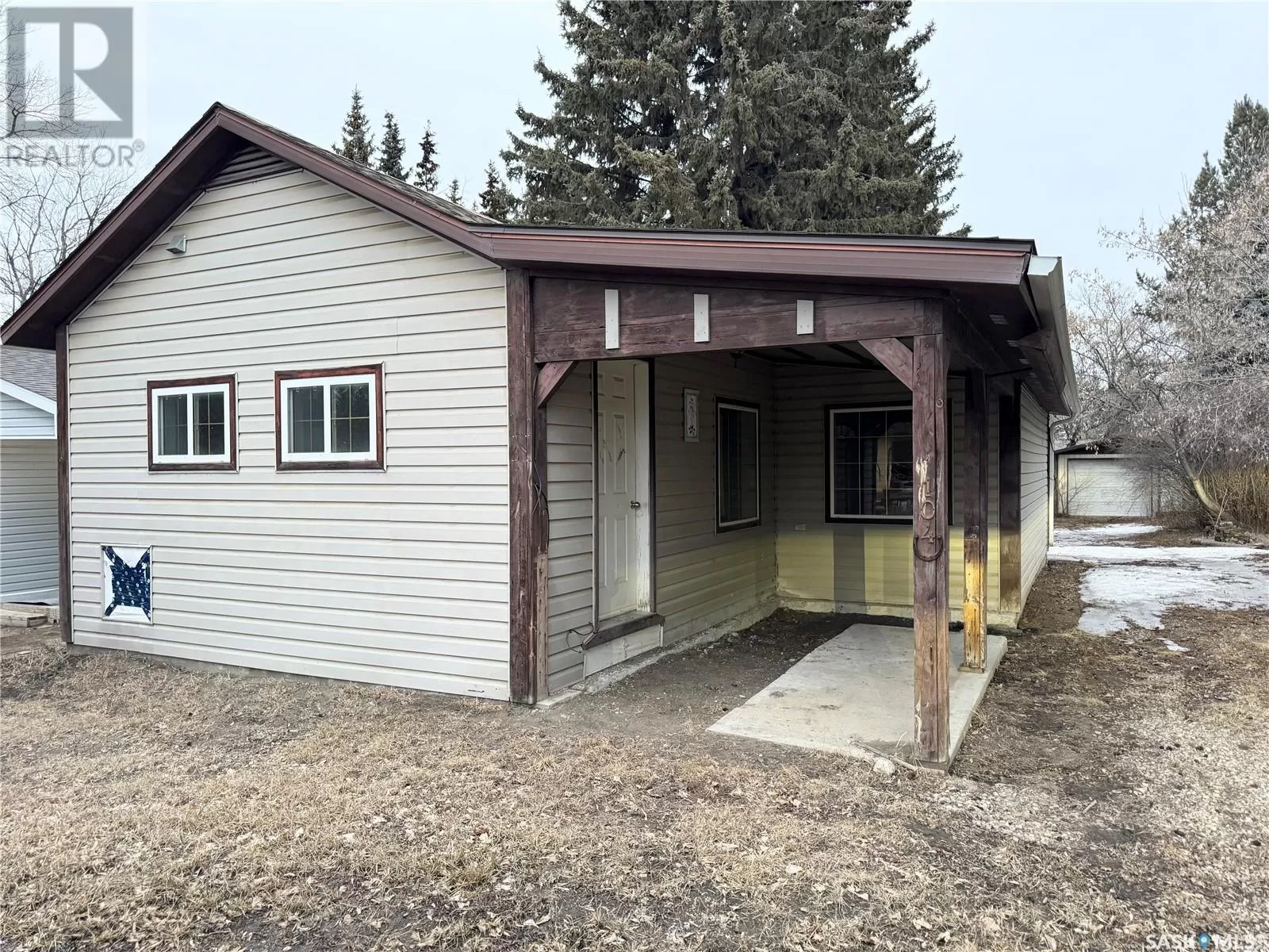 House for rent: 104 4th Avenue E, Maidstone, Saskatchewan S0M 1M0