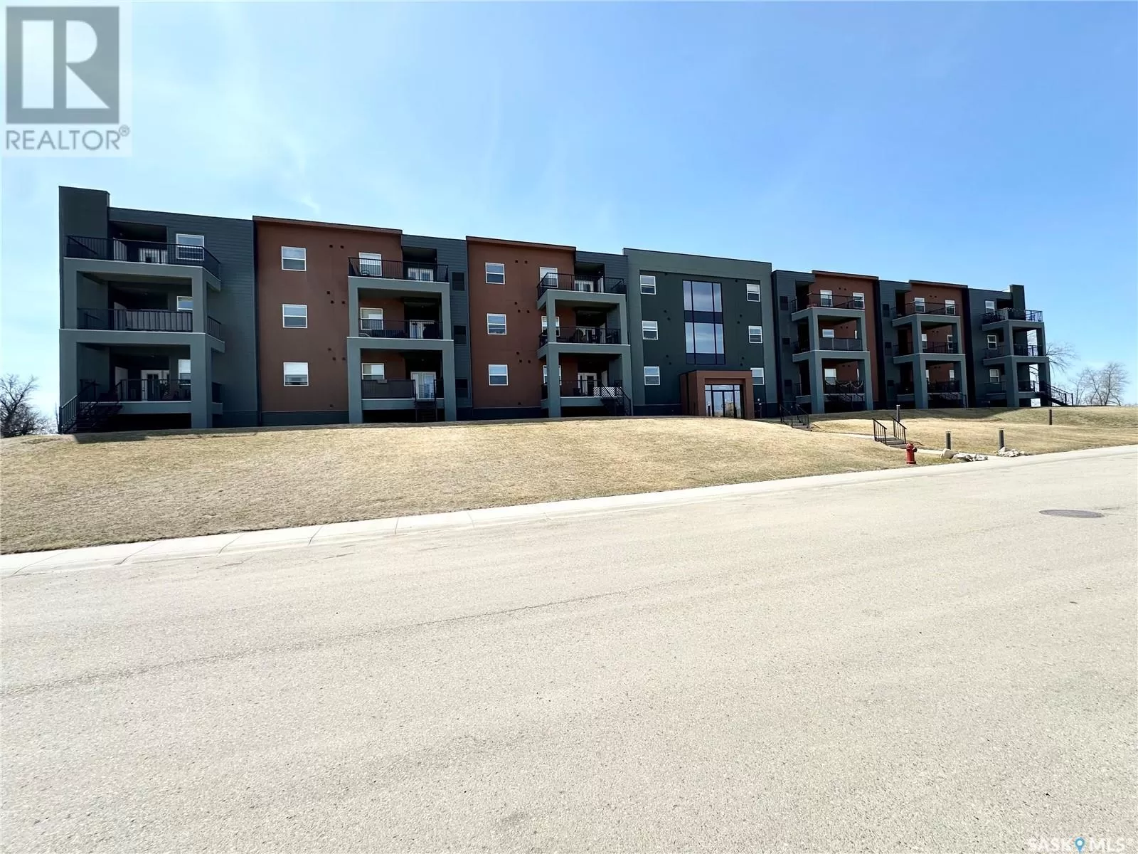 Apartment for rent: 104 71 Riverwood Drive, Weyburn, Saskatchewan S4H 3P8