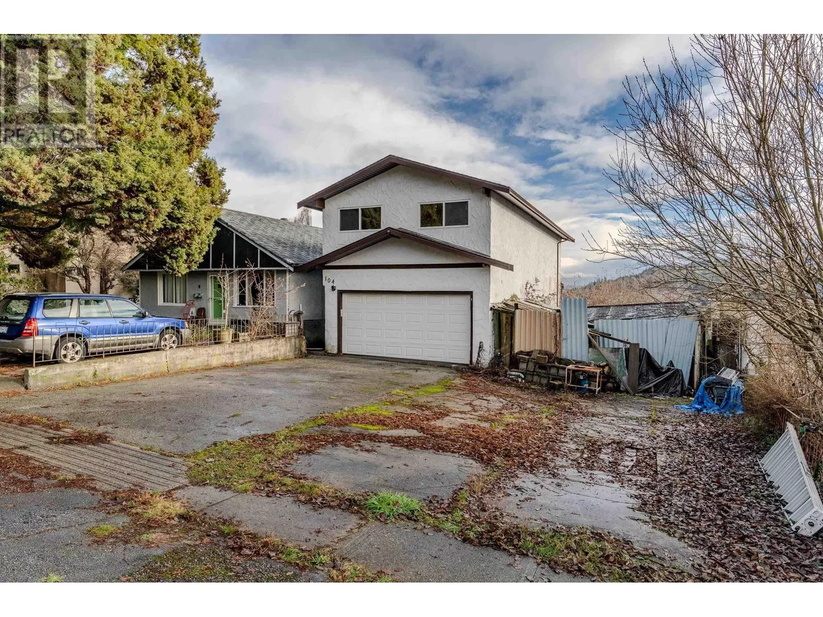 House for rent: 104 N Holdom Avenue, Burnaby, British Columbia V5B 1K3