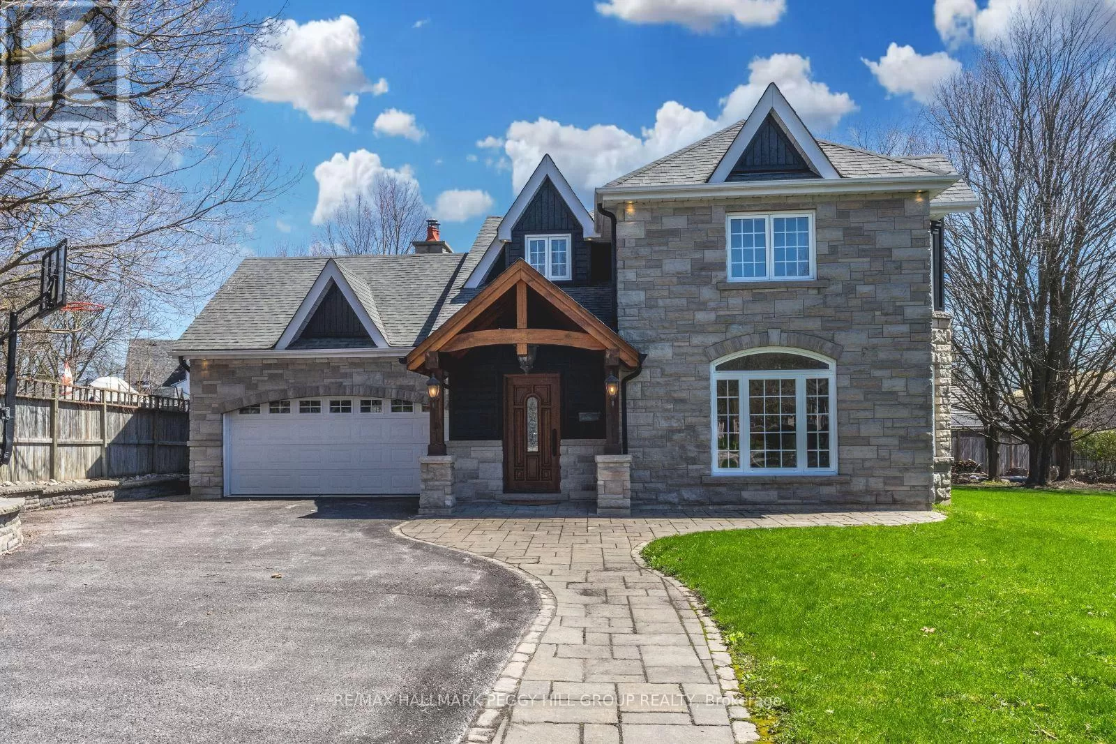 House for rent: 105 Duckworth St, Barrie, Ontario L4M 3V9