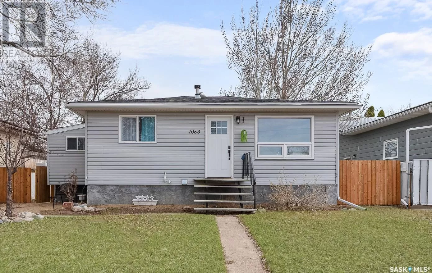 House for rent: 1053 Vaughan Street Sw, Moose Jaw, Saskatchewan S6H 5P1