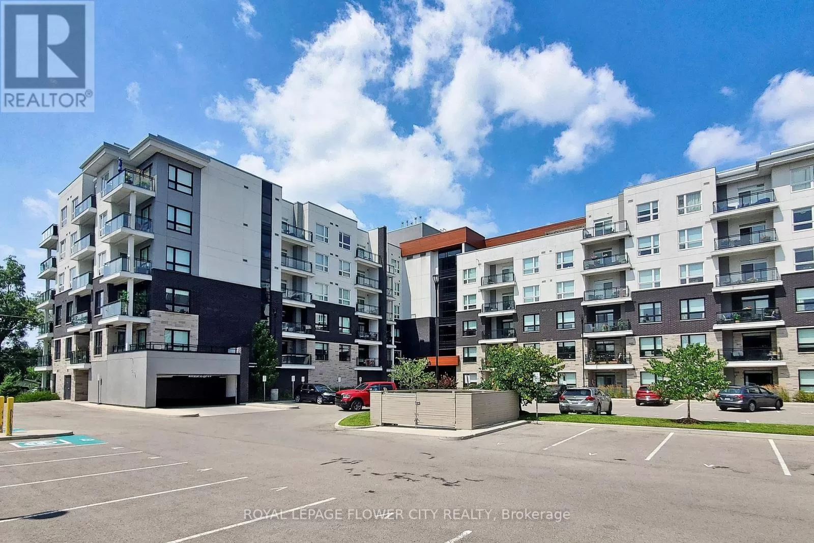 Apartment for rent: 106 - 320 Plains Road, Burlington, Ontario L7T 0C1