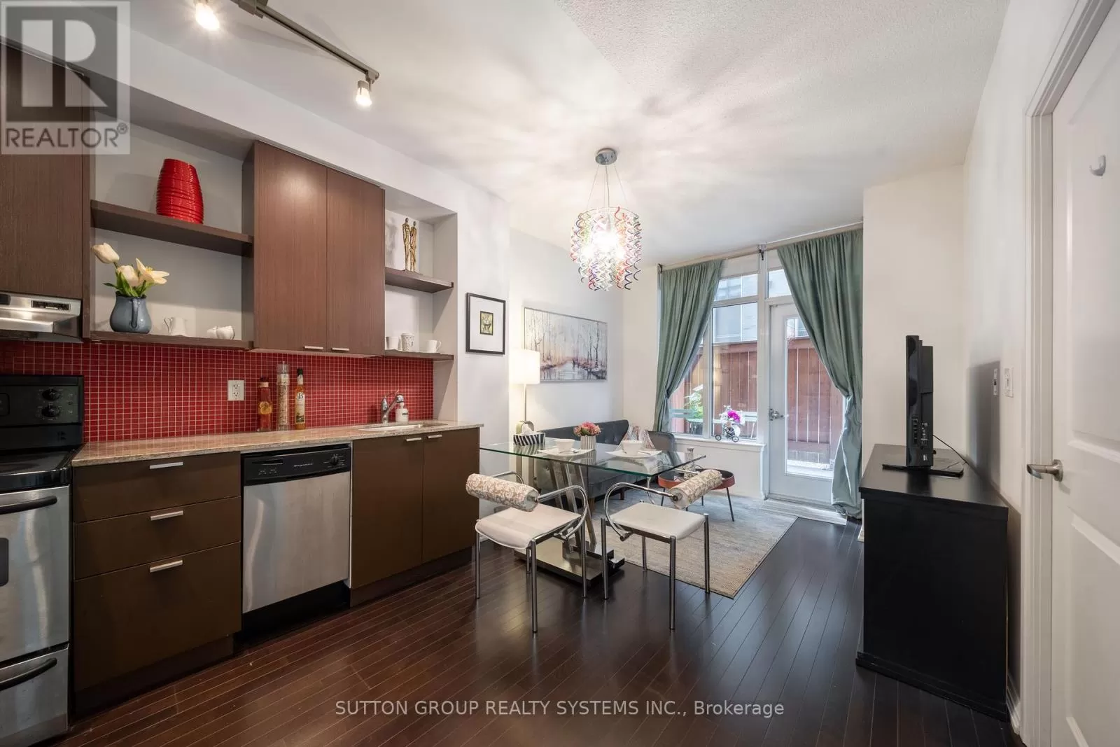 Apartment for rent: 106 - 35 Hayden Street, Toronto, Ontario M4Y 3C3