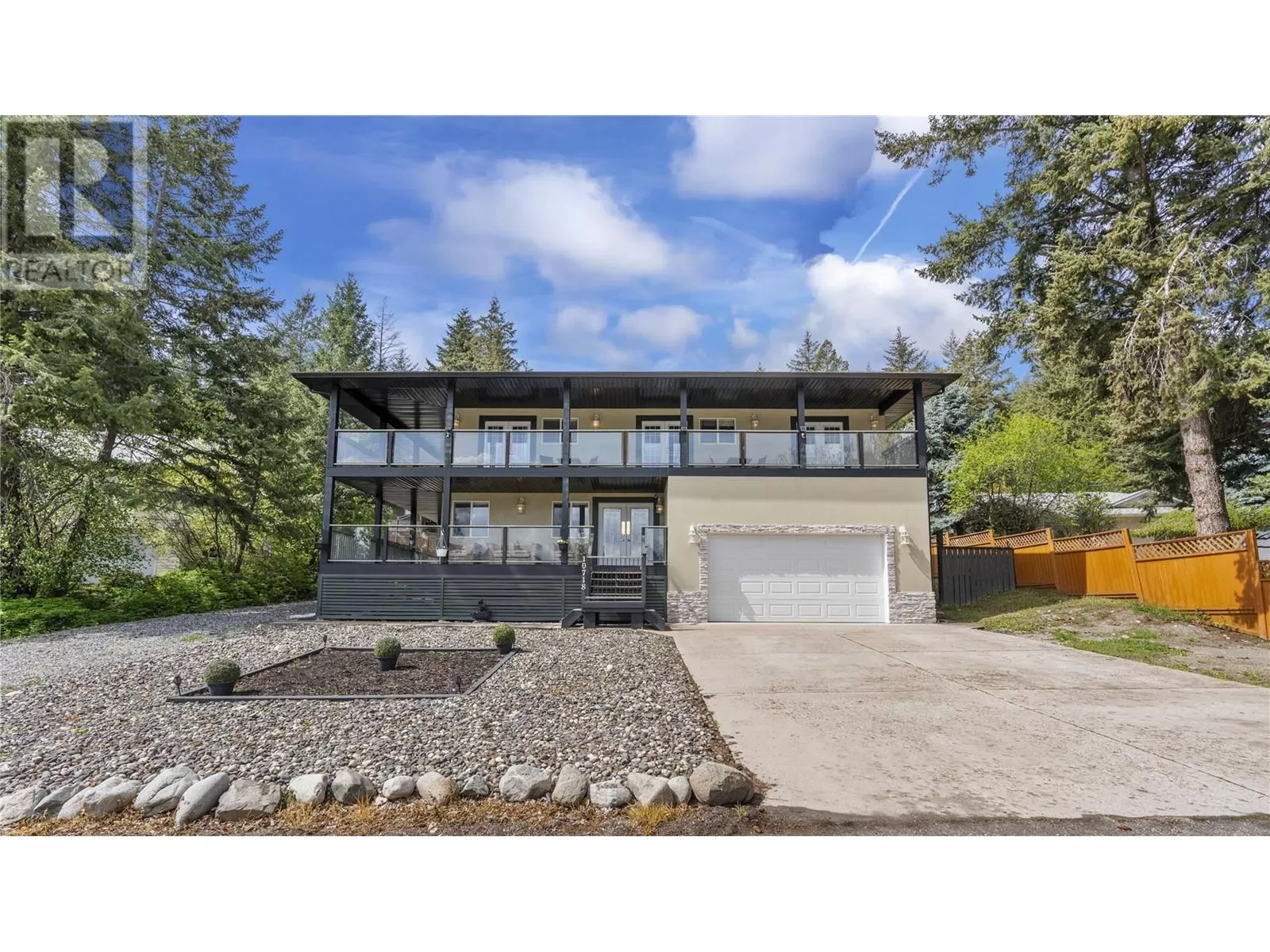House for rent: 10718 Pinecrest Road, Vernon, British Columbia V1H 2C1