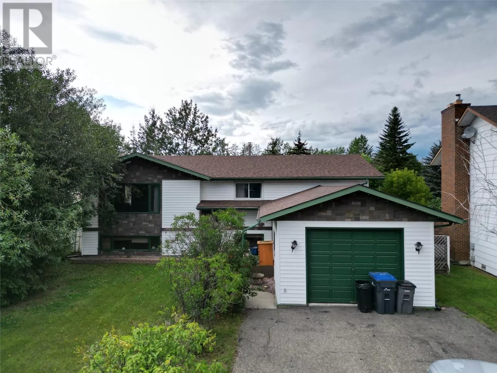 House for rent: 10753 Poplar Crescent, Dawson Creek, British Columbia V1G 4N3