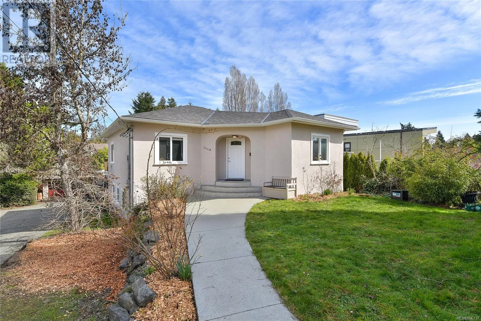 House for rent: 1112 Craigflower Rd, Esquimalt, British Columbia V9A 2Y1