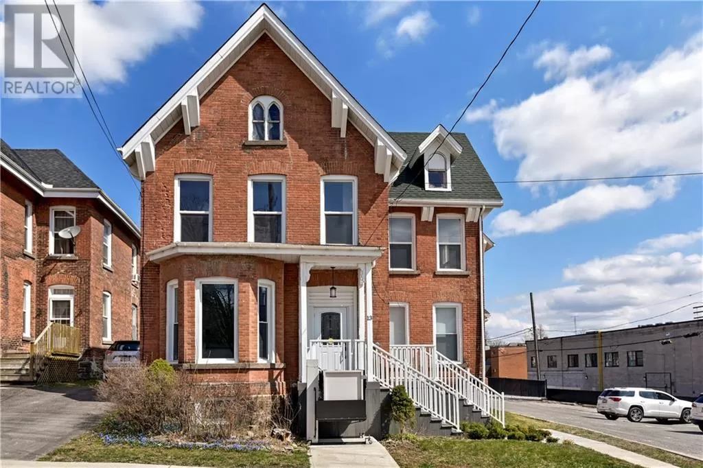 Duplex for rent: 11-13 Garden Street, Brockville, Ontario K6V 2B8