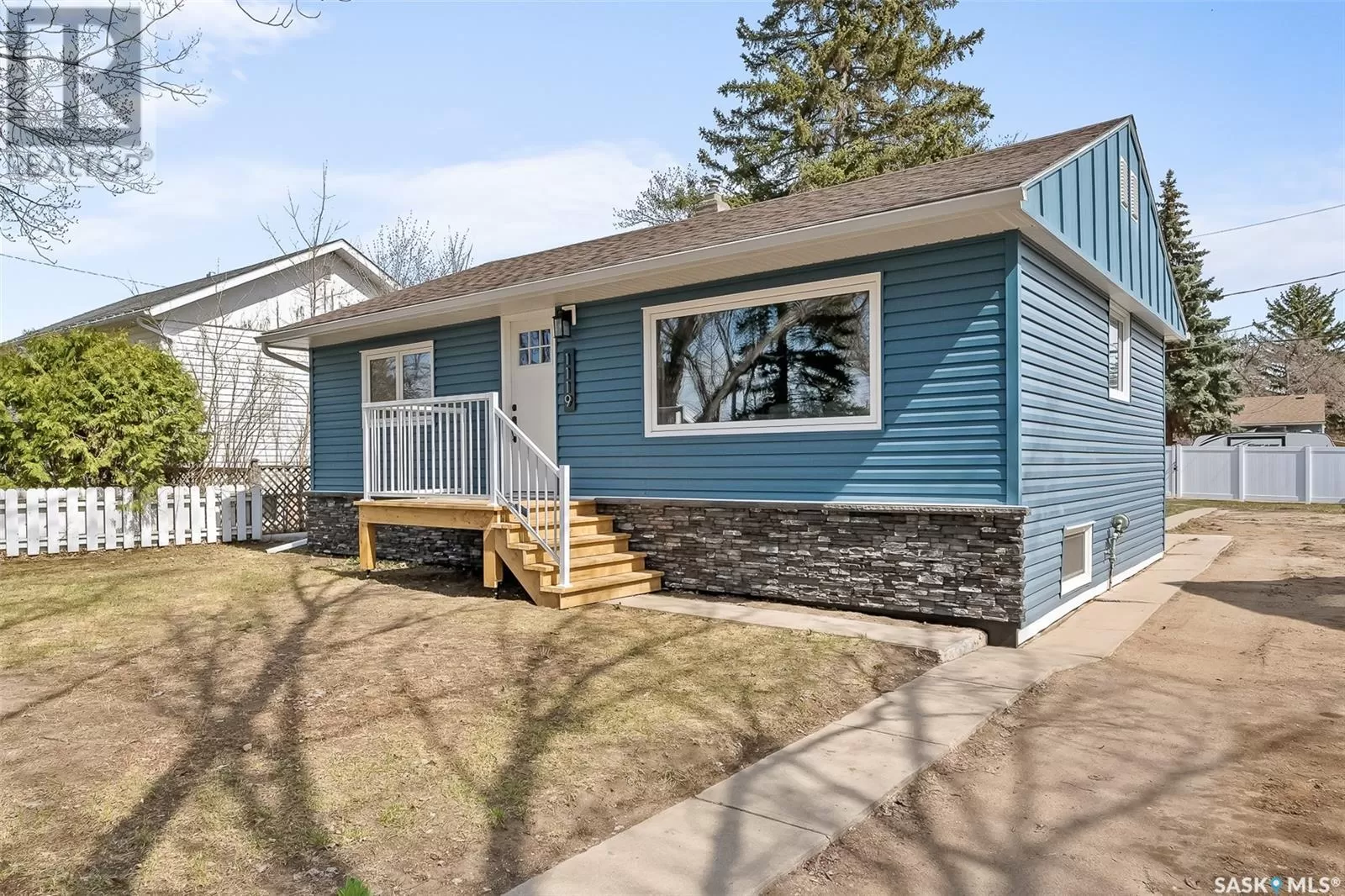 House for rent: 1119 Elgin Avenue, Moose Jaw, Saskatchewan S6H 4G9