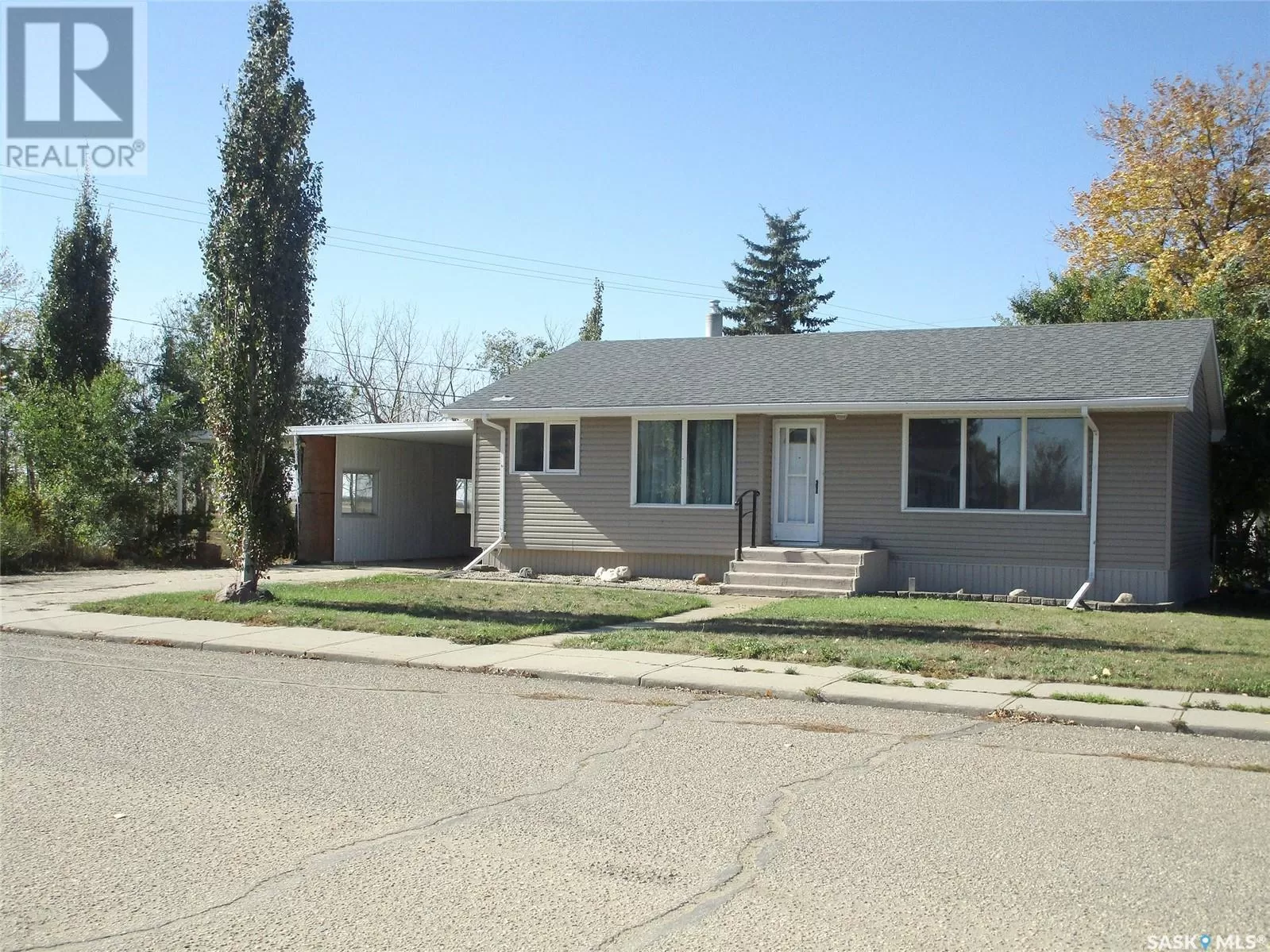 House for rent: 112 Bell Road, Assiniboia, Saskatchewan S0H 0B0