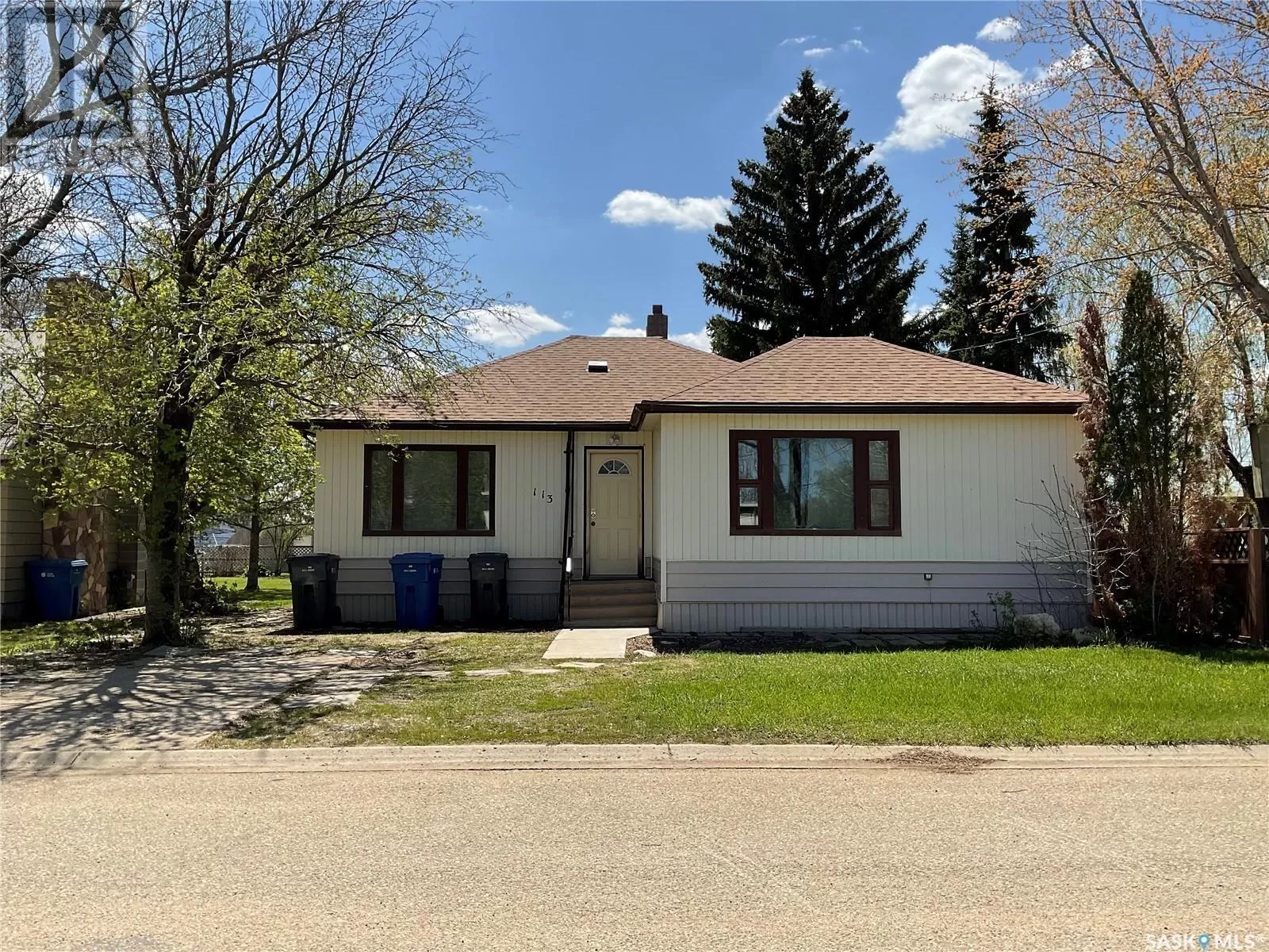 House for rent: 113 Prospect Avenue, Oxbow, Saskatchewan S0C 2B0