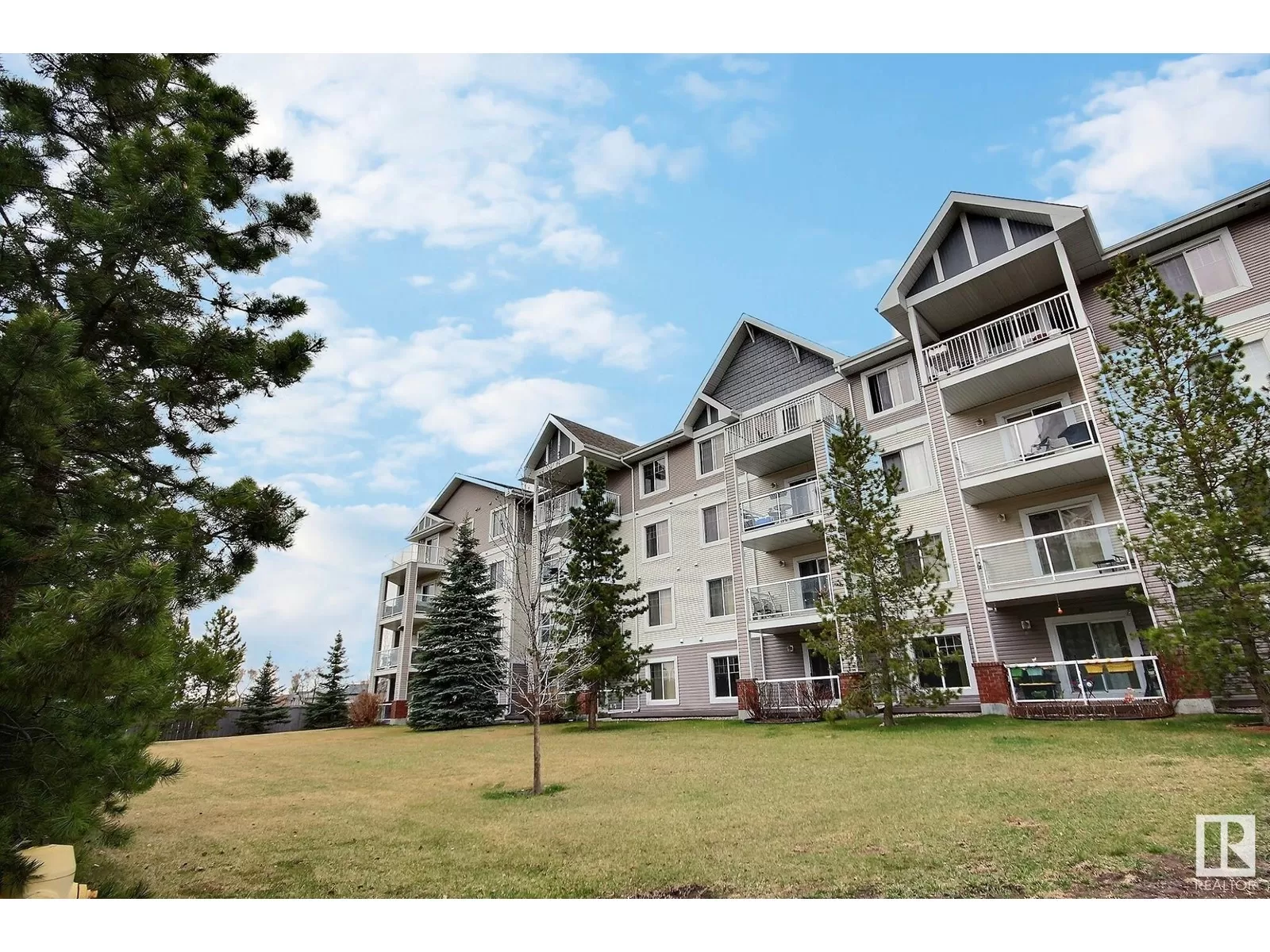 Apartment for rent: #114 13710 150 Av Nw, Edmonton, Alberta T6V 0B2