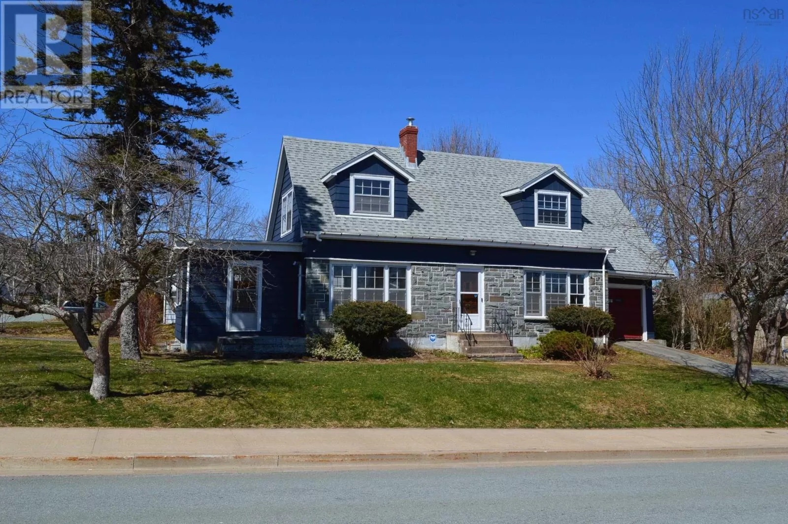 House for rent: 114 Dominion Street, Bridgewater, Nova Scotia B4V 2K3