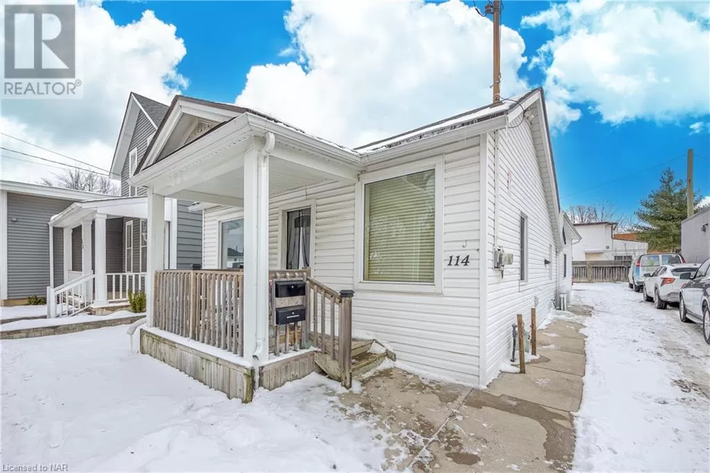 Duplex for rent: 114 Lake Street, St. Catharines, Ontario L2R 5X8