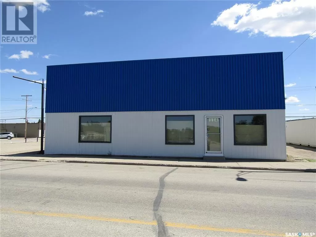 Retail for rent: 114 Railway Avenue E, Nipawin, Saskatchewan S0E 1E0