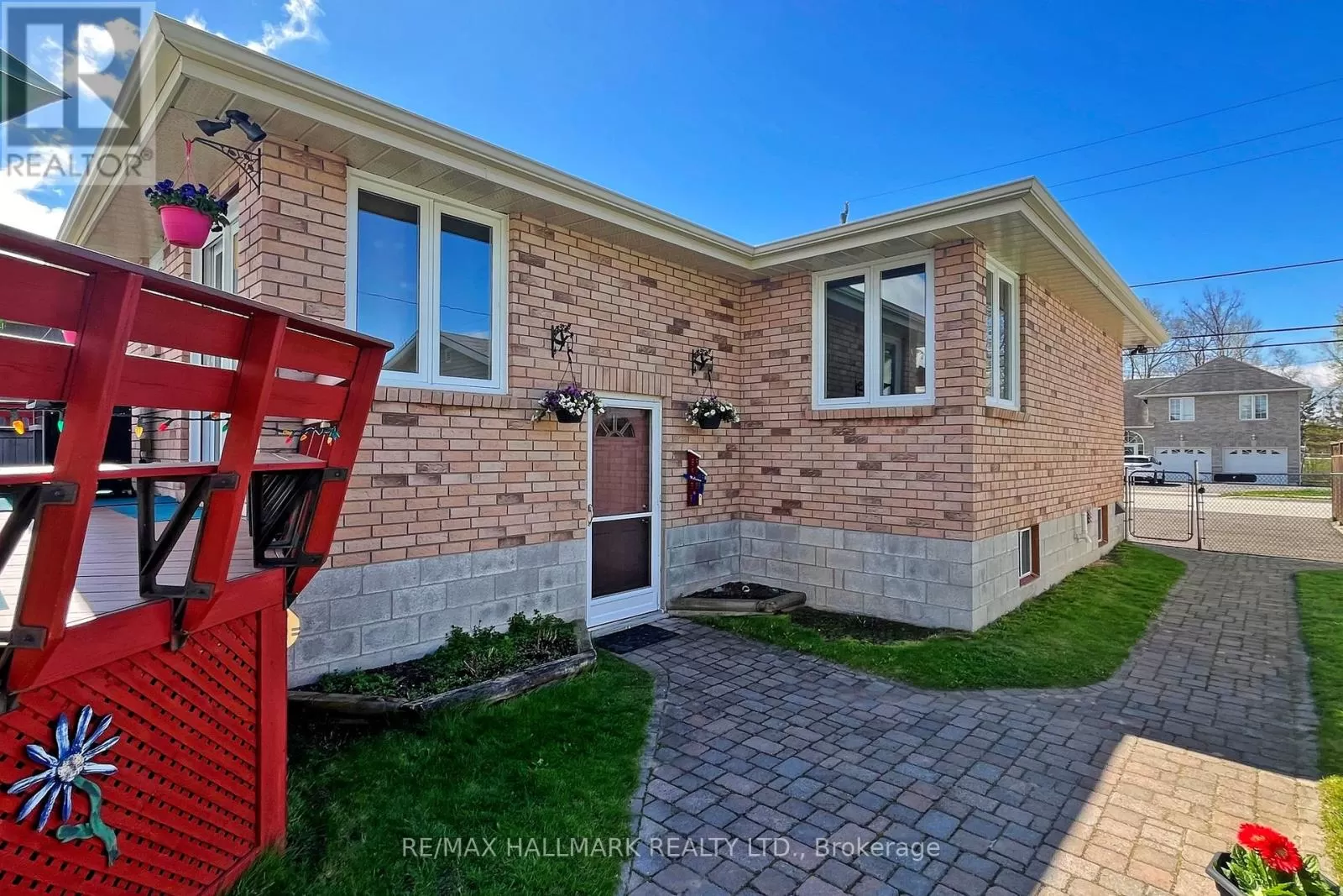 House for rent: 114 Riverglen Drive, Georgina, Ontario L4P 2R3