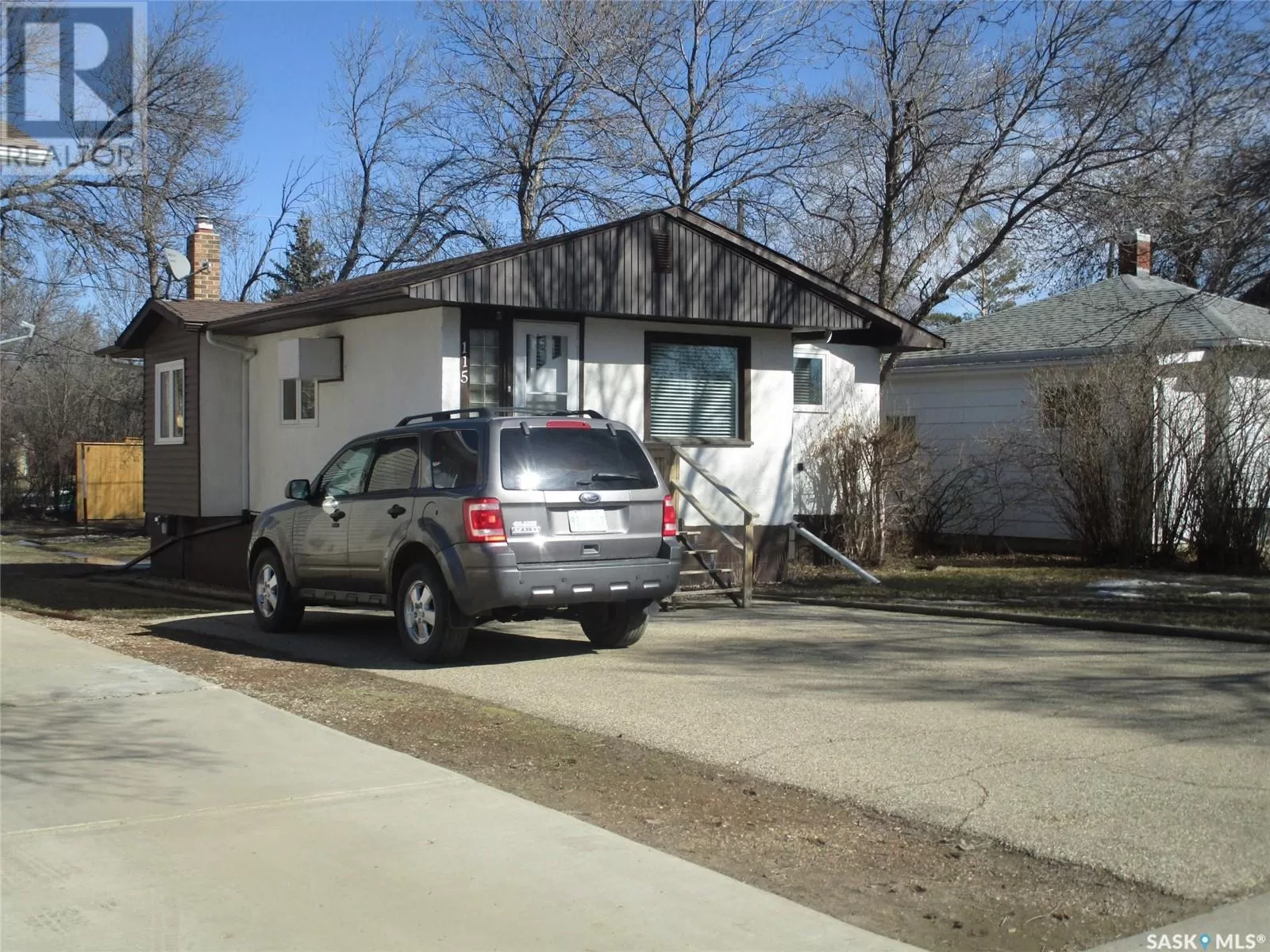 House for rent: 115 Empire Road, Assiniboia, Saskatchewan S0H 0B0