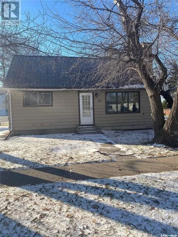 House for rent: 117 Prospect Avenue, Oxbow, Saskatchewan S0C 2B0