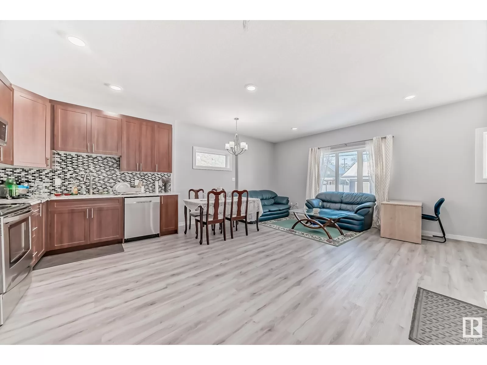 Duplex for rent: 11812 64 St Nw, Edmonton, Alberta T5W 4J1