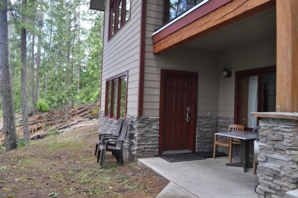 Row / Townhouse for rent: 11b Highway 23, Nakusp, British Columbia V0G 1R0
