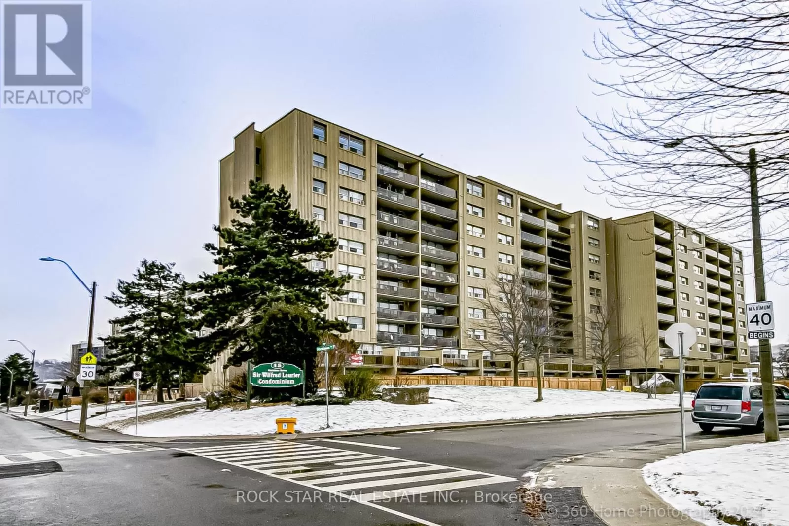 Apartment for rent: 12 - 15 Nicklaus Drive, Hamilton, Ontario L8K 5J5