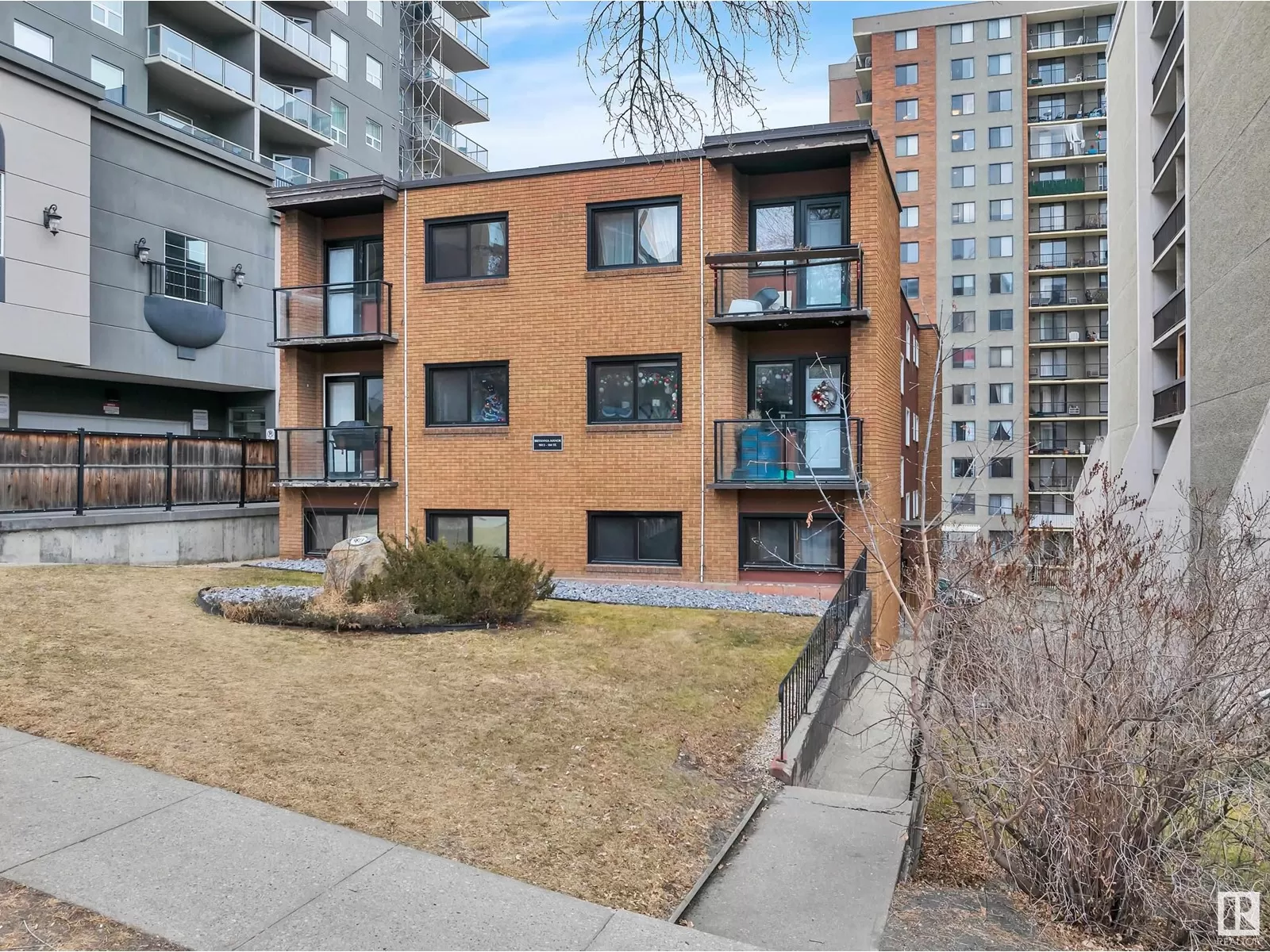 Apartment for rent: #12 9813 104 St Nw, Edmonton, Alberta T5K 0Y8