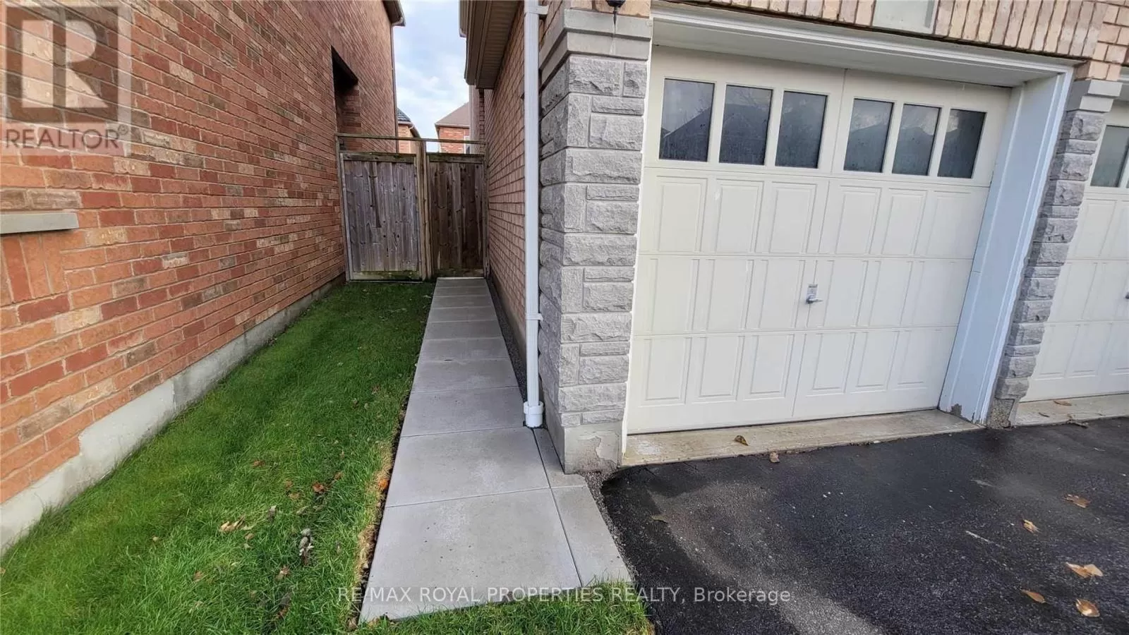 Other for rent: 12 Wilsongary Circ, Ajax, Ontario L1T 0G7